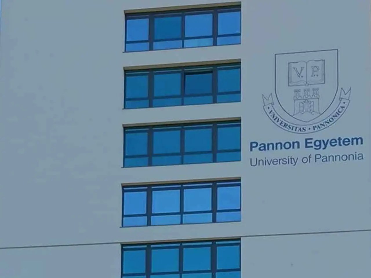 Pannon Egyetem homlokzati munkája
